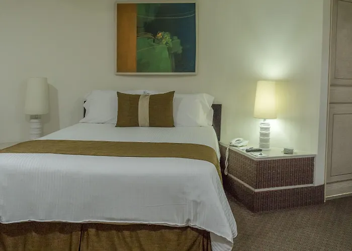 Century Reforma 4*