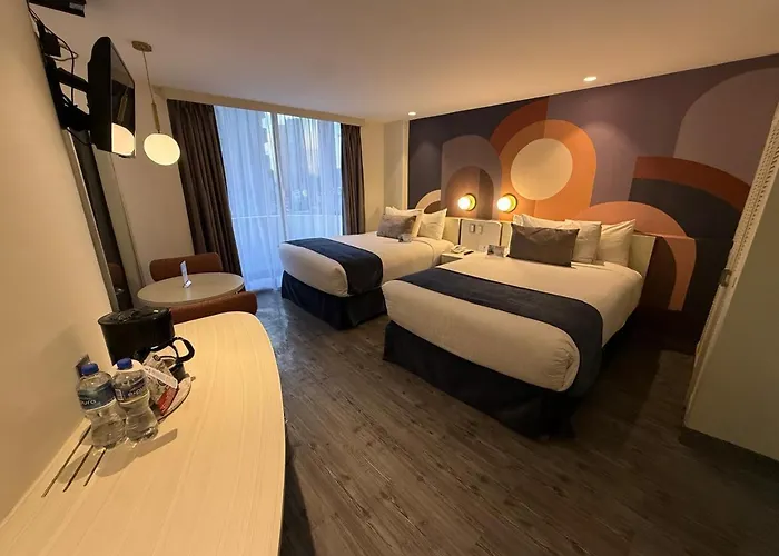 Century Reforma 4*