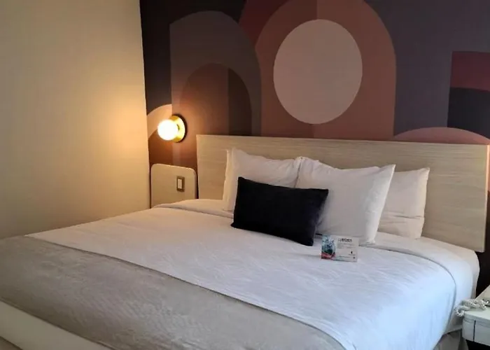 Century Reforma 4*